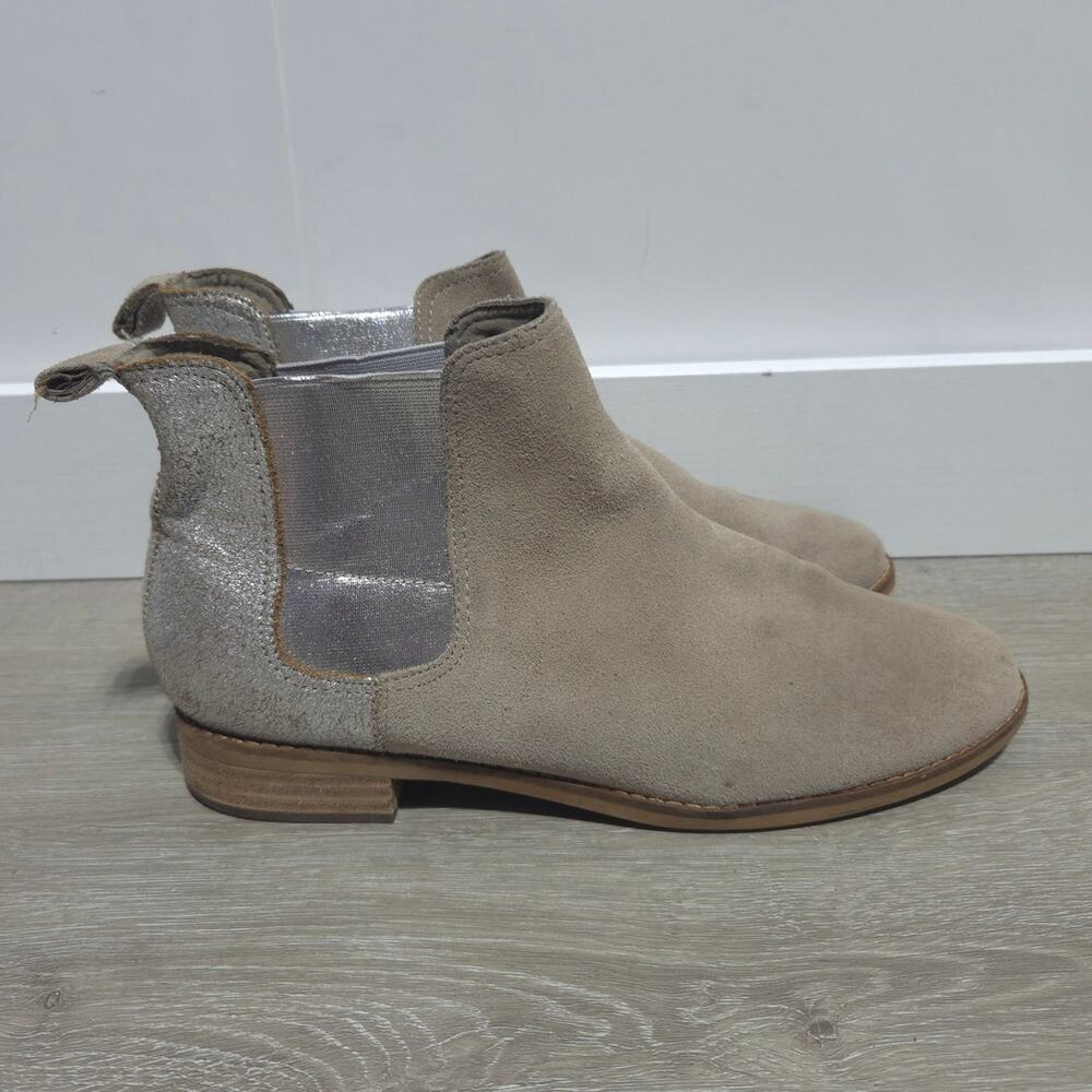Toms Ella Suede Tan & Silver Ankle Chelsea Boot Size 9.5